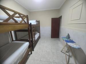 Casa para Famílias e Grupos com Ar-condicionado, Churrasqueira e estacionamento próximo em Praia Grande