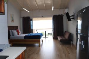 Ocean view Studios at Montego Gardens with Wifi