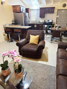 L&V Paradise Vacation Home with Pool and Gym 2