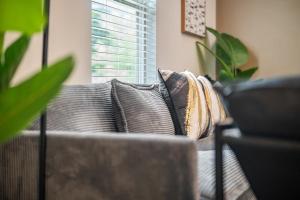 Elegant 3BR Retreat King Bed Near Cary & NC State