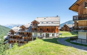 Les Chalets De Bois MÉan - B - Chaleureux appartement avec vue dégagée MAE-5251