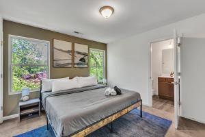 4BR Townhouse King Bed 2-Story Near NC State