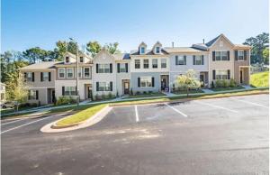 Upscale King 3BR Townhouse Mins to Cary & NC State