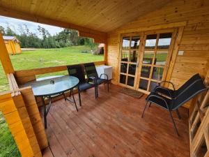 Atpūta Priedītēs - koka namiņi pie Tērvetes Dabas parka ar zirgiem, ponijiem un dabas tuvumu