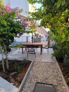 Apartments by the sea Podstrana, Split - 15963