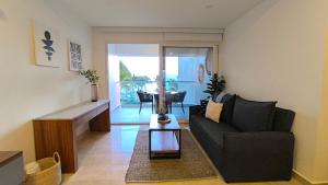 Oceanfront studio with breeze and sun