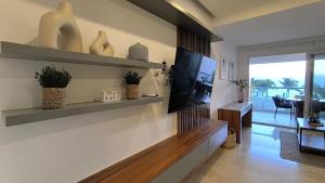 Oceanfront studio with breeze and sun