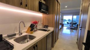 Oceanfront studio with breeze and sun