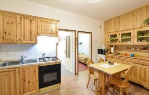 2 Bedroom Awesome Apartment In Cinte Tesino