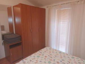 Apartments with WiFi Makarska - 20727
