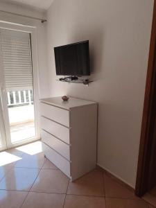 Apartments with WiFi Makarska - 20727