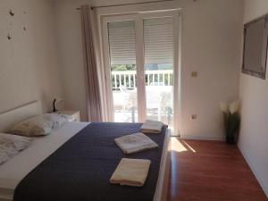 Apartments with WiFi Makarska - 20727