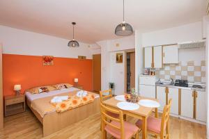 Apartments with parking space Vodice - 24808