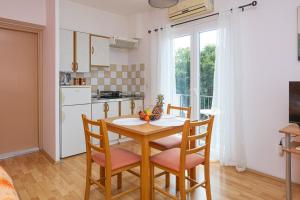Apartments with parking space Vodice - 24808