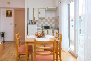 Apartments with parking space Vodice - 24808