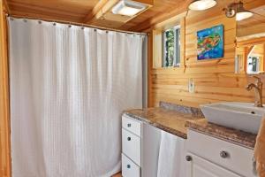 Beautiful tiny house retreat close to Missoula