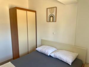 Apartments by the sea Vir - 22235