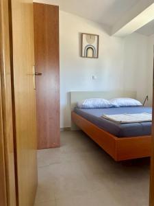 Apartments by the sea Vir - 22235