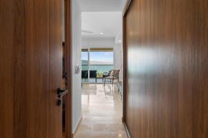 Magnificent condo with ocean view