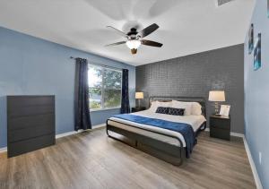 Themed Resort Home 15 min drive to Disney