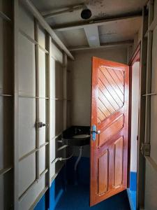 Aluguel embarcação cop 30 com 21 suítes