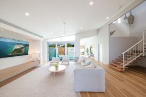 Coastal Haven Retreat - Luxe Airlie Beach Holiday Home