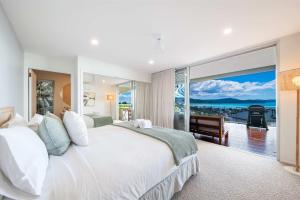 Coastal Haven Retreat - Luxe Airlie Beach Holiday Home