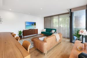 104 Portarlington Esplanade 2 bedroom, 2 bathroom apartment Parking Walk to the beach and shops Elevator access