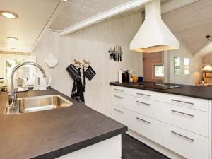 6 person holiday home in Humble-By Traum