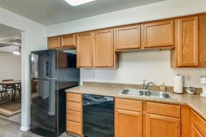 3 Mi to Talking Stick Condo with Community Perks!