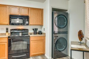 3 Mi to Talking Stick Condo with Community Perks!