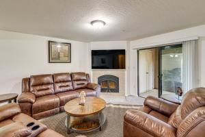 3 Mi to Talking Stick Condo with Community Perks!
