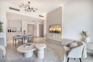 DVH Luxe Retreats 1BR Yas Island by Ferrari World and Yas Mall