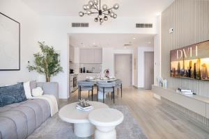DVH Luxe Retreats 1BR Yas Island by Ferrari World and Yas Mall