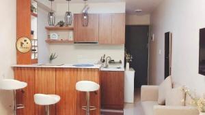 Studio w pool & balcony, city & mountain view Mactan airport