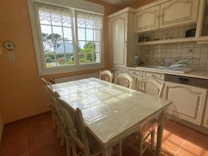 Maison lumineuse à Groix avec jardin - FR-1-813-33