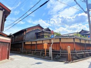 夏様五条丹波口 Modern Kyoto Townhouse, Whole House