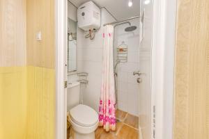 Quintessa Room at Candiland Apartment