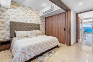 Beachfront, luxurious, with amazing view