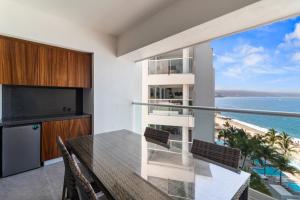 Luxurious oceanfront condo