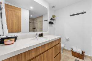 Oceanfront, five star one bedroom new condo