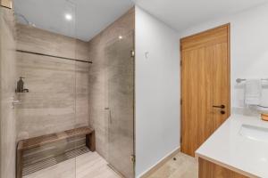 Oceanfront, five star one bedroom new condo