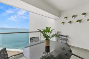Oceanfront, five star one bedroom new condo