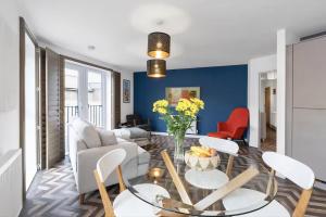 Stylish 2Bed Flat Near Arthurs Seat and Waverley Station