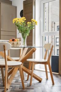 Stylish 2Bed Flat Near Arthurs Seat and Waverley Station