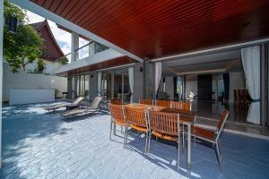 Bang Tao 6-bedroom large private pool modern Balinese style leisure holiday villa BBQ family group the park