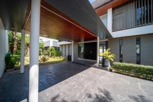 Bang Tao 6-bedroom large private pool modern Balinese style leisure holiday villa BBQ family group the park