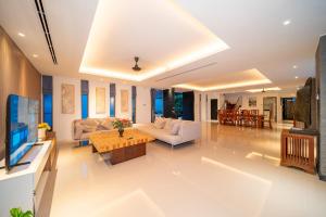 Bang Tao 6-bedroom large private pool modern Balinese style leisure holiday villa BBQ family group the park