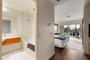 Views of Botanic Gardens - Parking On Request