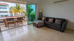 Great location, pool and gardens